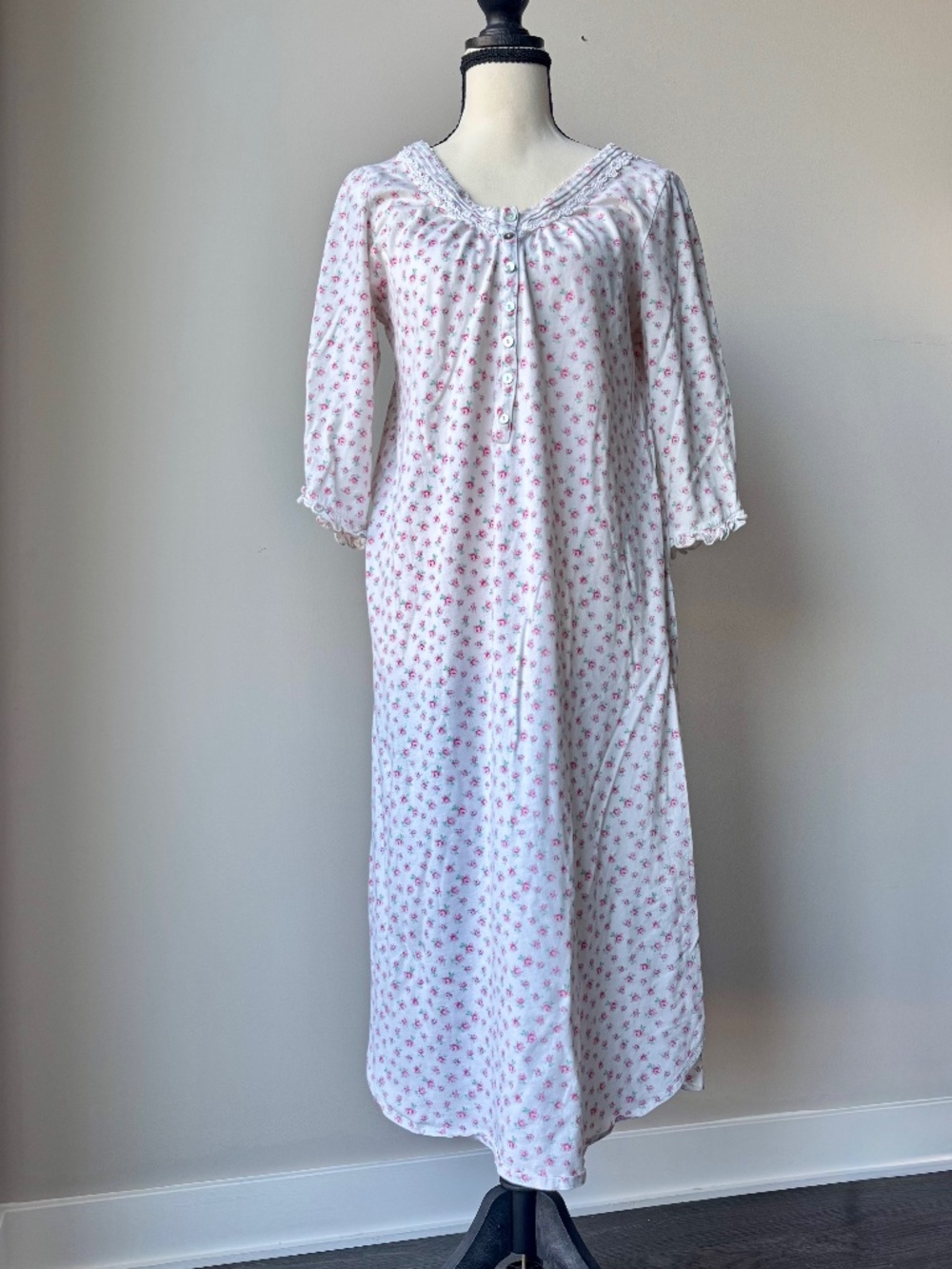 Eileen West long 100% cotton nightgown size S